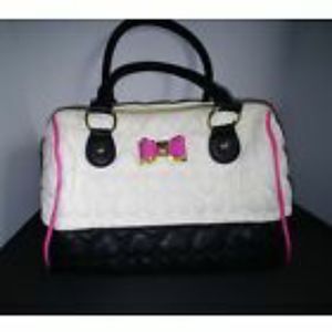 🐒Betsy Johnson heart black white pink Purse
